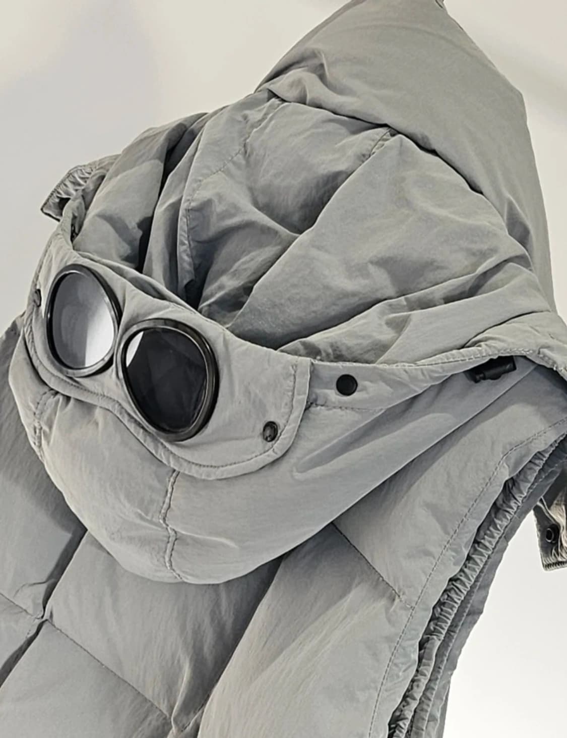 [새상품급/XL] 정품 CP 컴퍼니 고글 조끼 패딩 그레이 상품이미지2