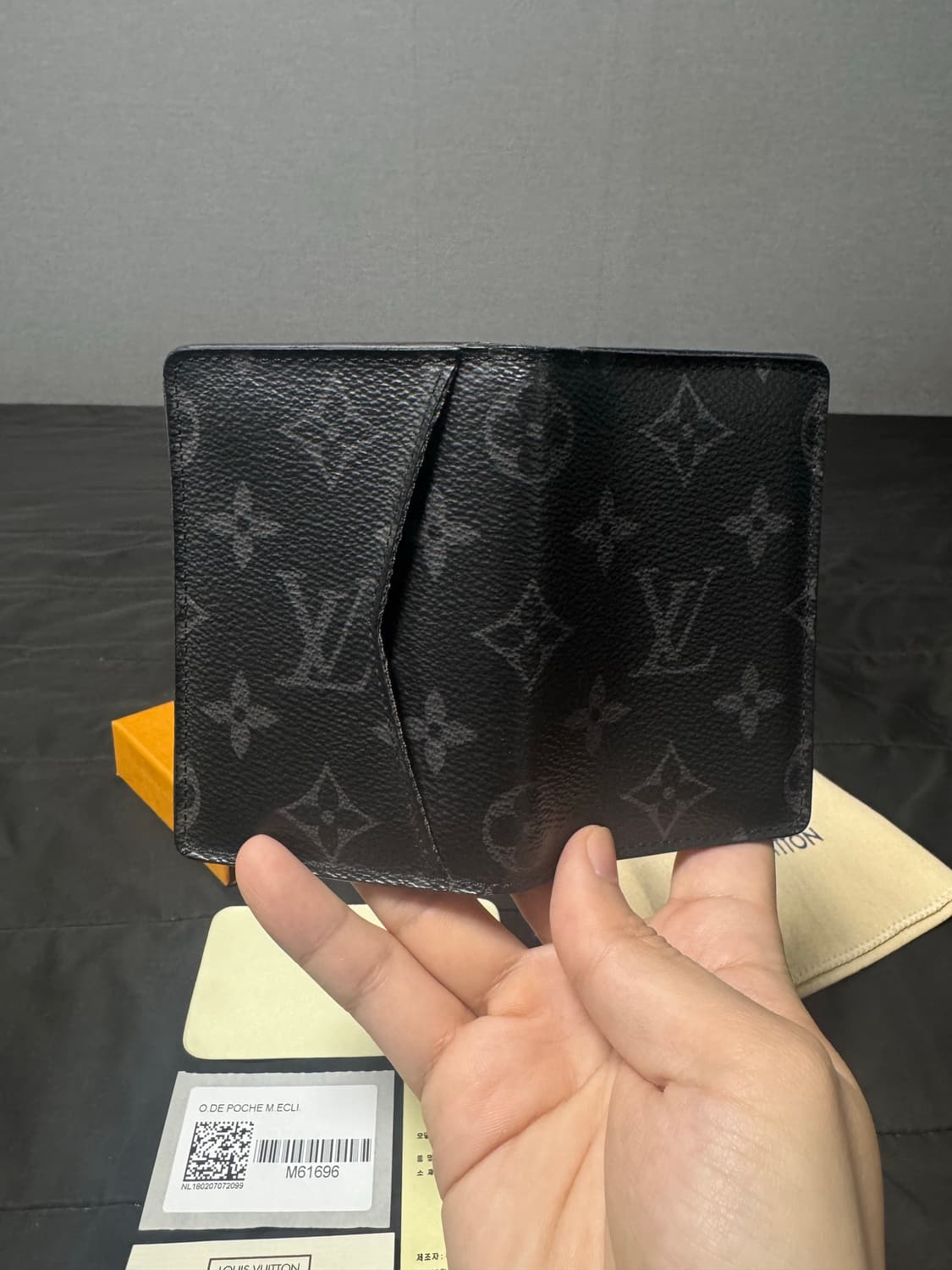 루이비통 포켓 오거나이저 모노그램 이클립스 카드지갑 상품이미지4
