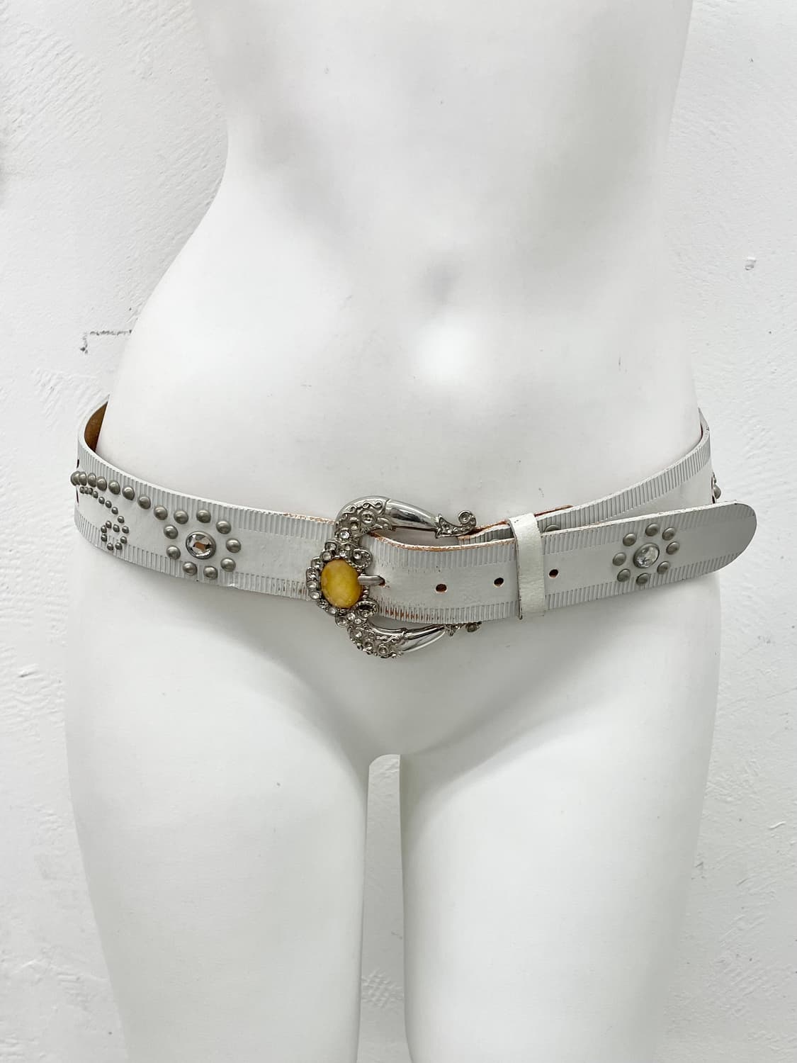 리얼레더 화이트페어리 스터드 버클 벨트 상품이미지3