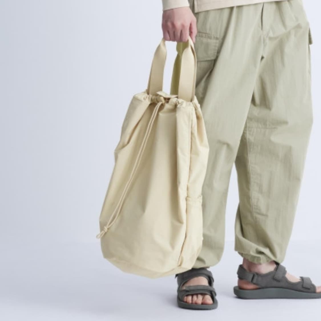 유니클로 드로우스트링 백팩 블랙 상품이미지3