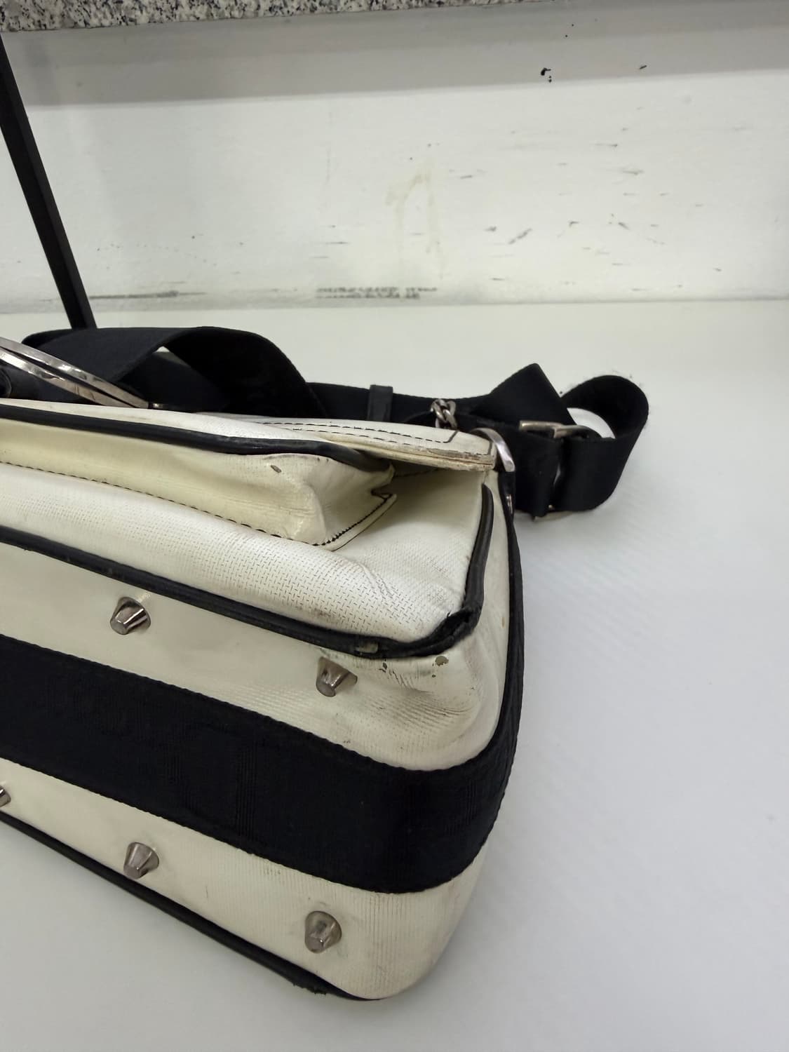 정품) 디올 화이트 캔버스 숄더백 체인 스트랩 상품이미지8