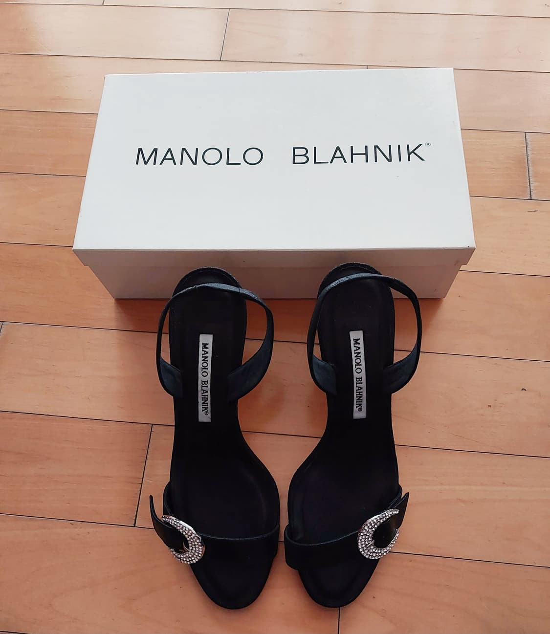 마놀로 블라닉 샌들 상품이미지1