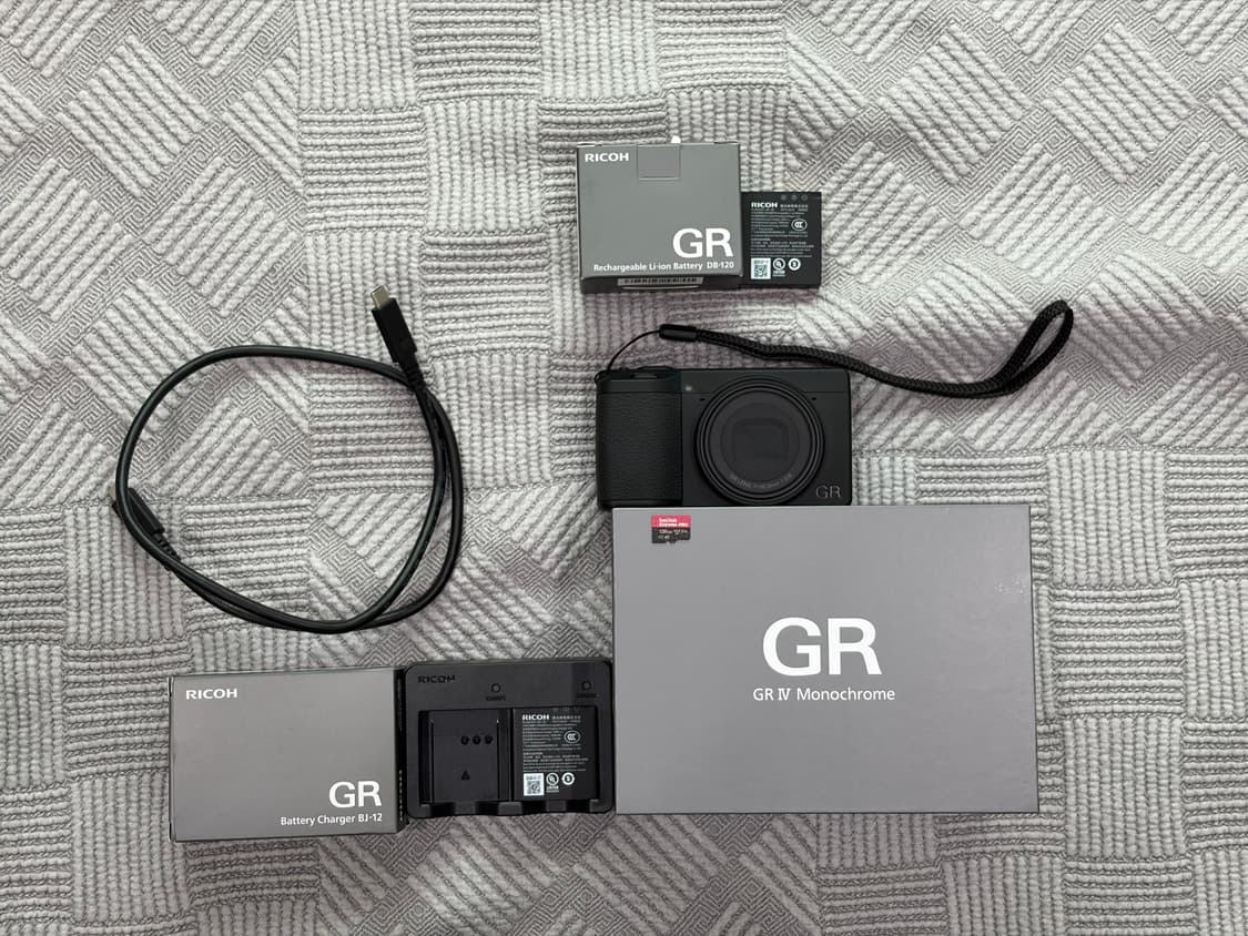 리코 GR4 모노크롬+BJ-12 배터리 세트+ SD카드 128GB 상품이미지2