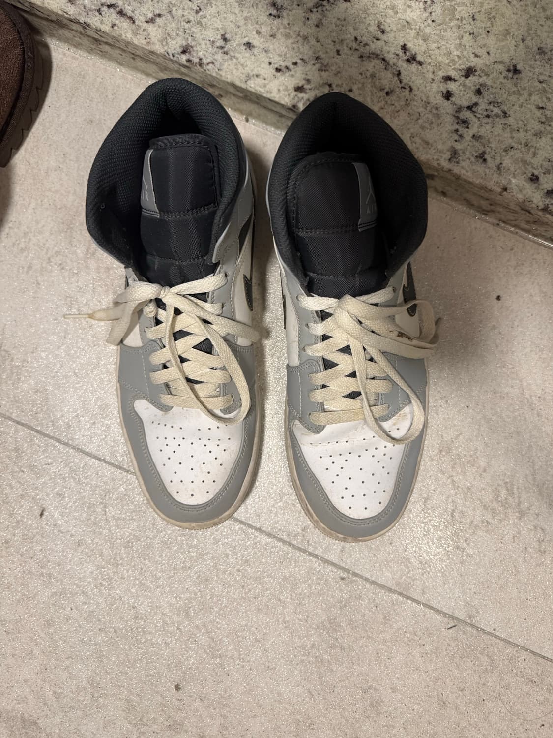 조던 1 미드 라이트 스모크 그레이 앤트러사이트 상품이미지2