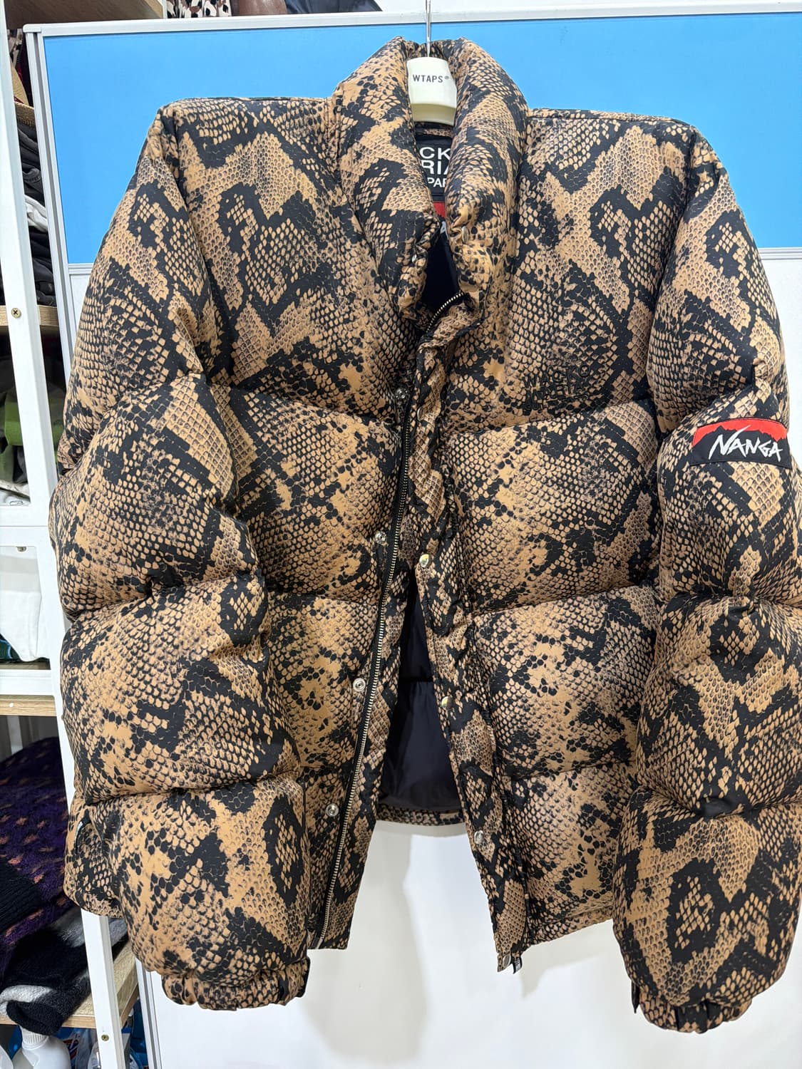 와코마리아 nanga 파이톤 다운 상품이미지1