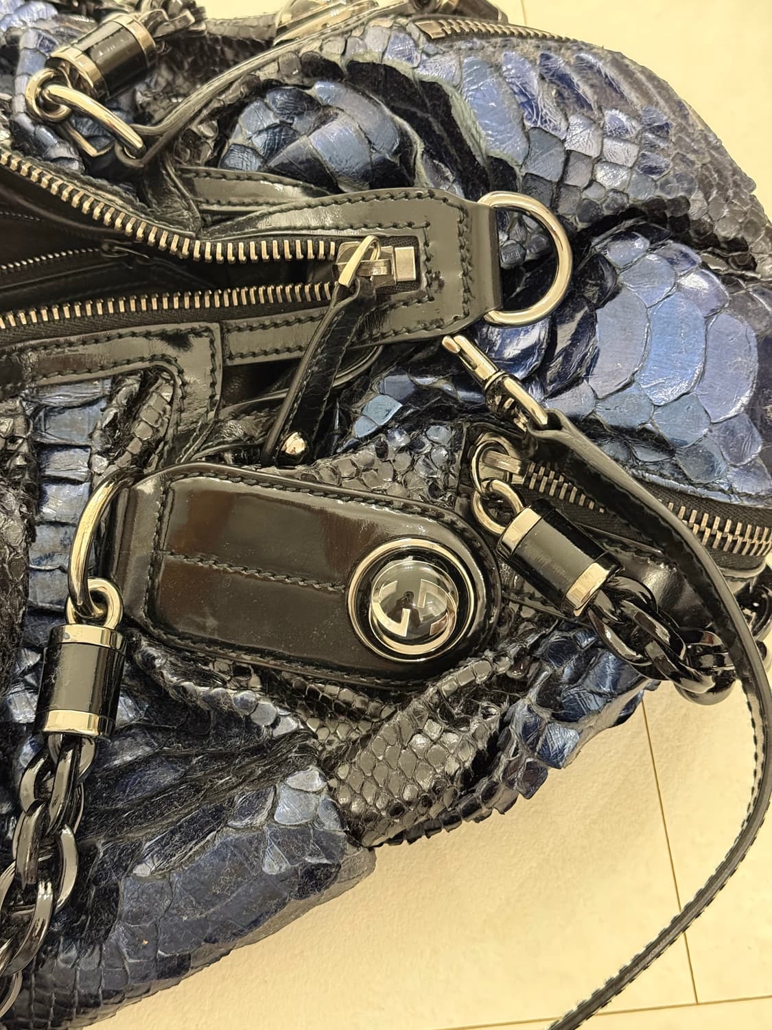 구찌 갤럭시 파이톤 톱 사첼/핸들백 상품이미지9