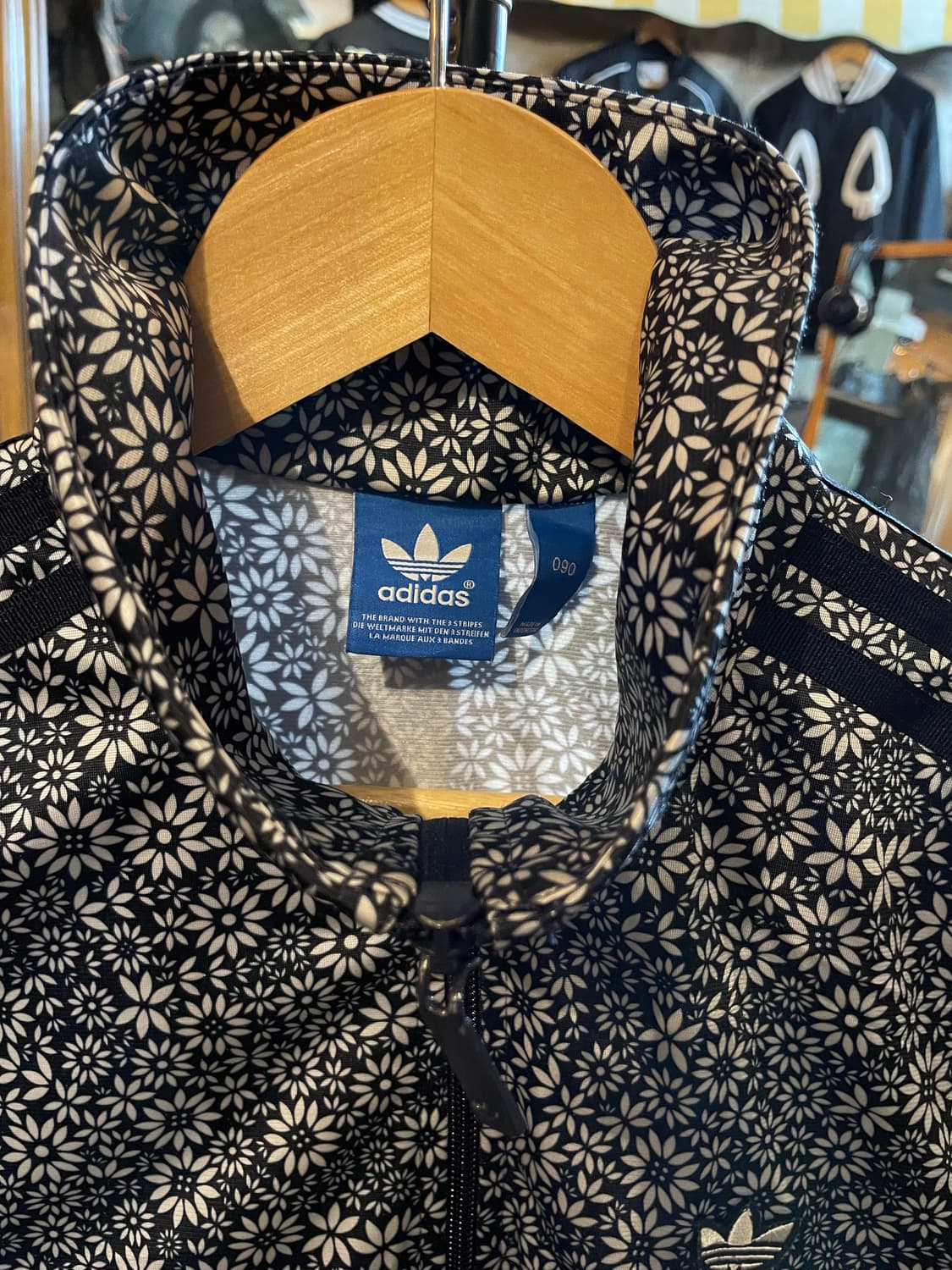 아디다스 오리지널스 플라워 패턴 트랙탑 저지 자켓 블랙  상품이미지5