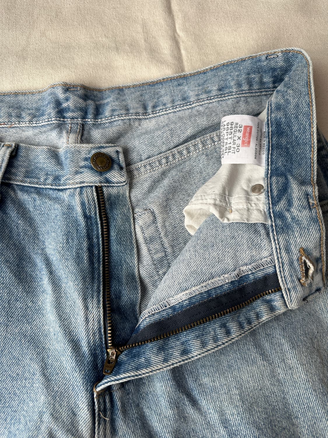 랭글러 어센틱 레귤러핏 연청 데님팬츠 32 상품이미지3