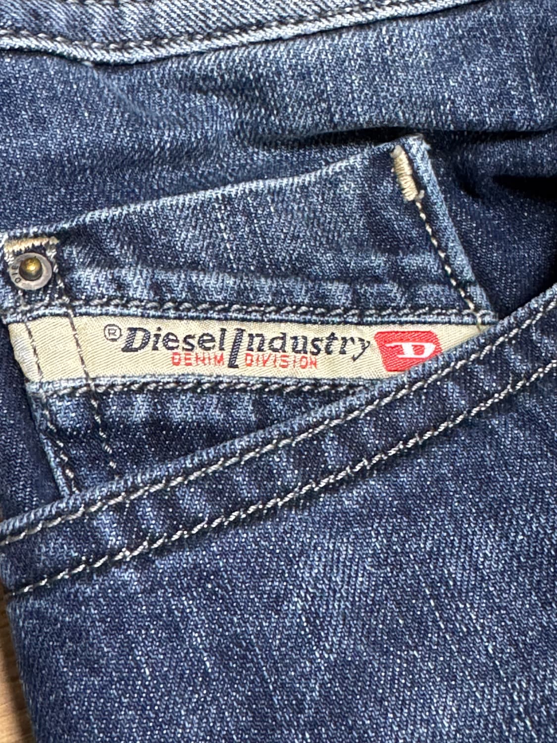 [34]Diesel 디젤 BUSTER 슬림 스트레이트 데님 팬츠 상품이미지8