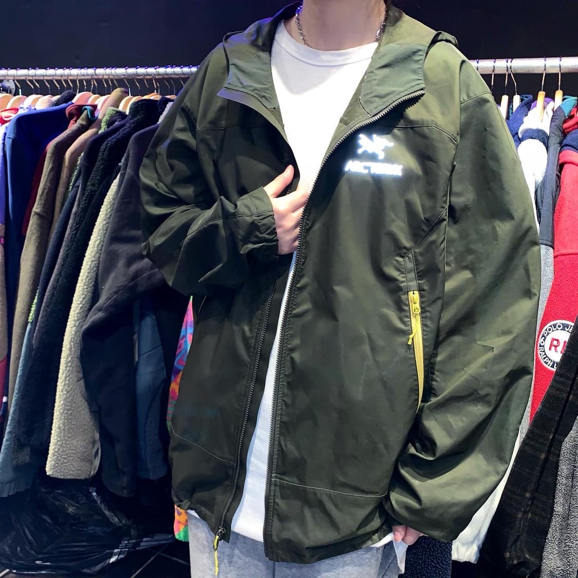 아크테릭스 텐퀼 소프트 쉘 올리브 카키 후드 자켓 상품이미지2