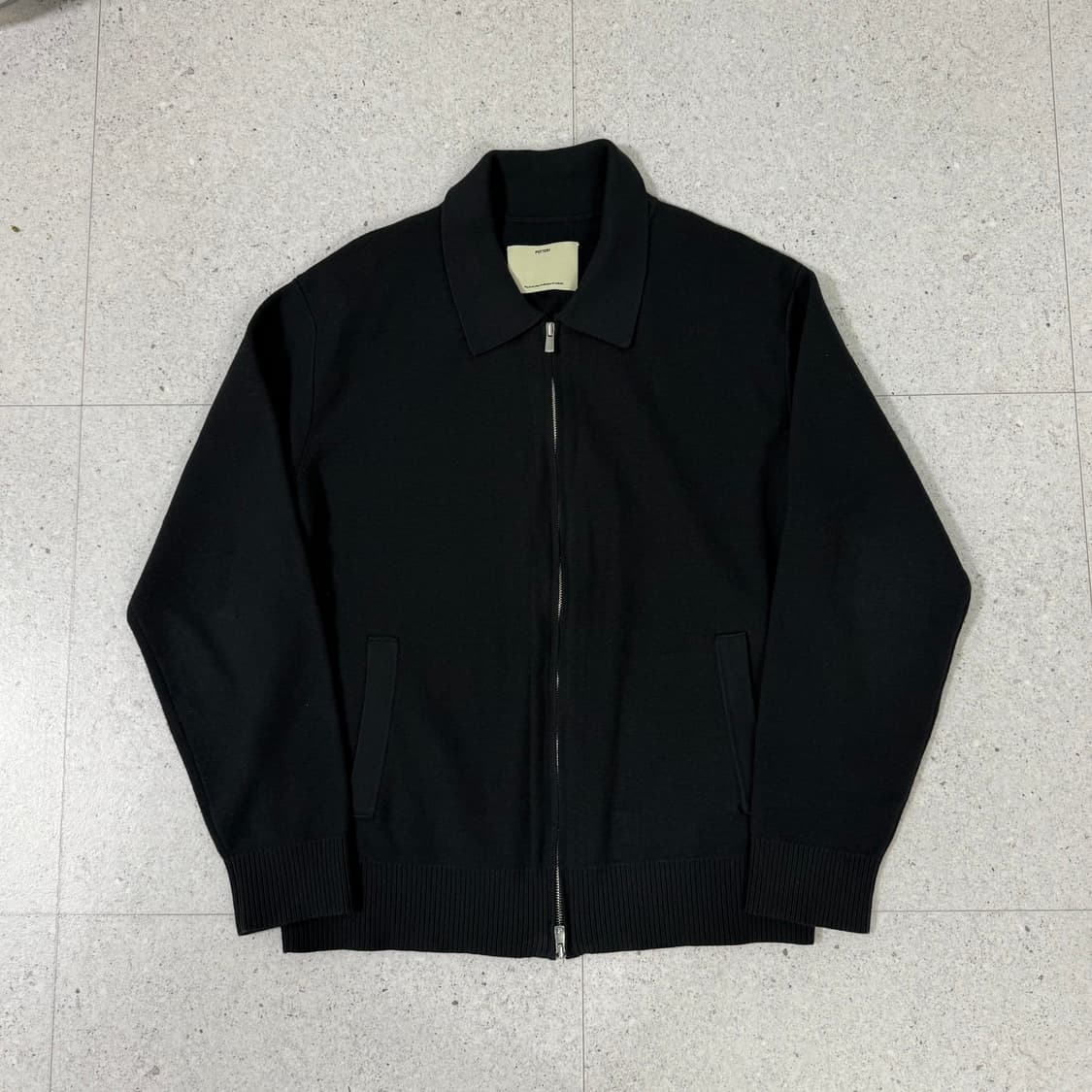 포터리 컴포트 폴로 집업 가디건 블랙 2 상품이미지1