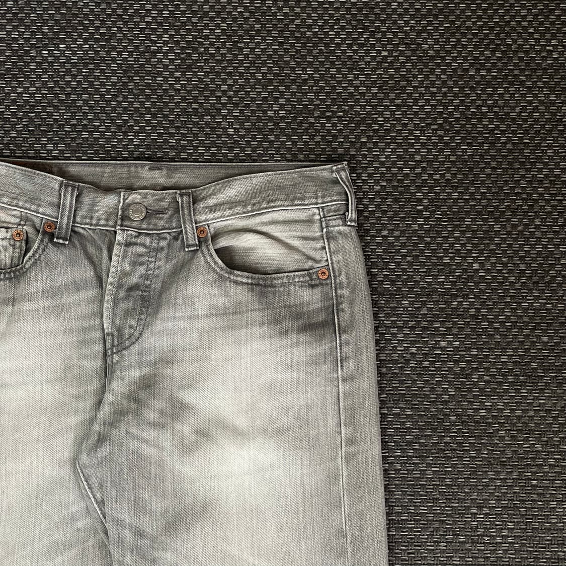 (27) 리바이스 501 27x32 연그레이 버튼플라이 워싱 데님팬츠 상품이미지3