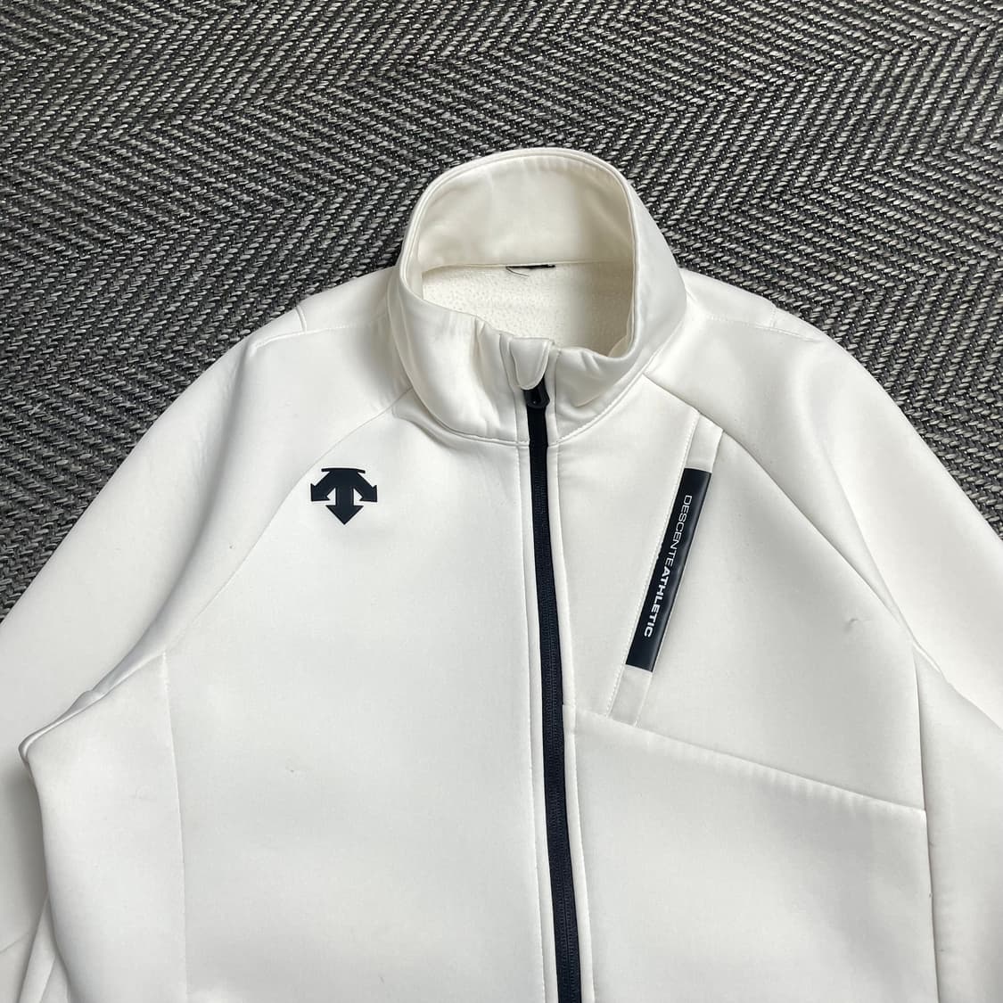 데상트 에슬래틱 엠보 트레이닝 집업 화이트y 5122 상품이미지3