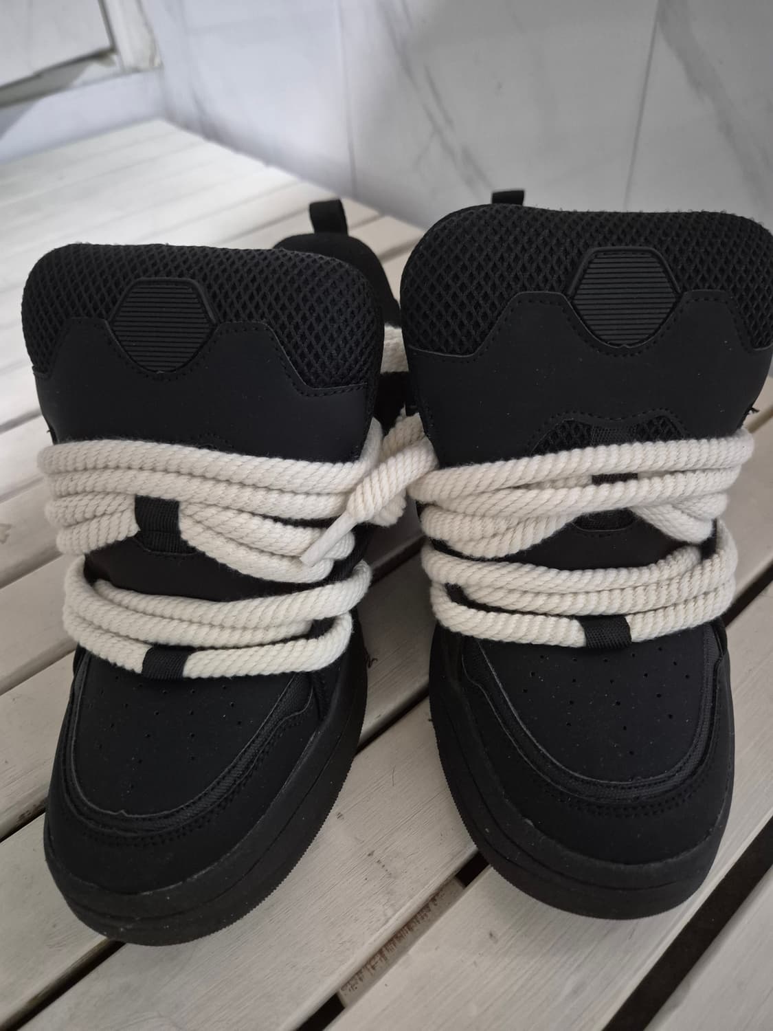 스트링 스케이트 스니커즈 상품이미지1