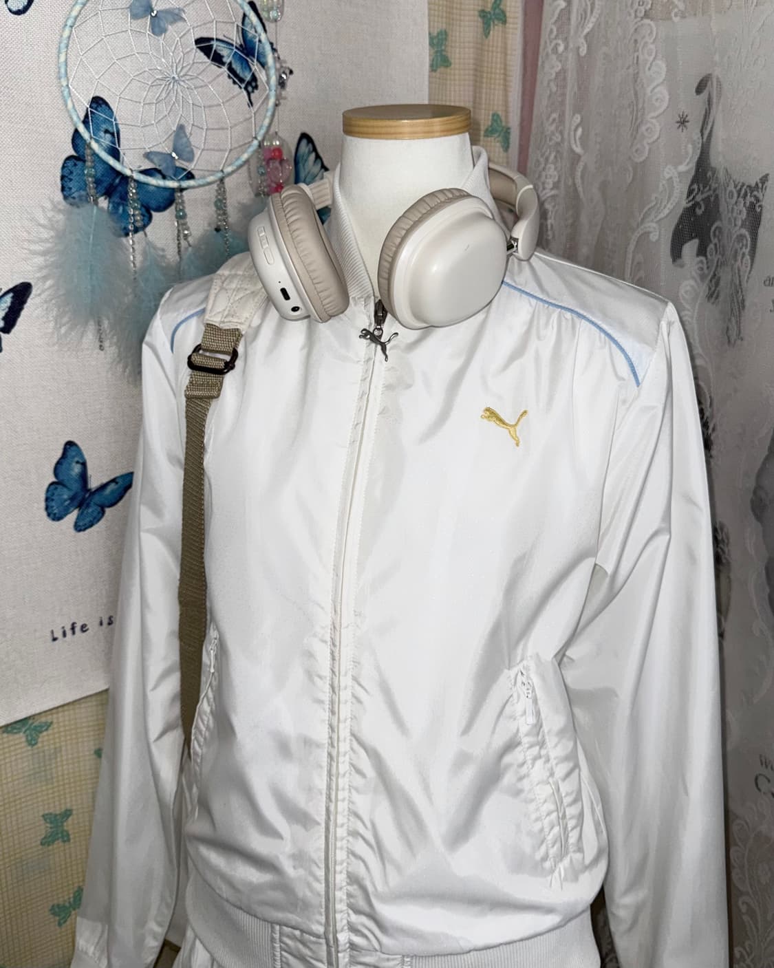 푸마 화이트 바람막이 봄버 자켓 상품이미지1