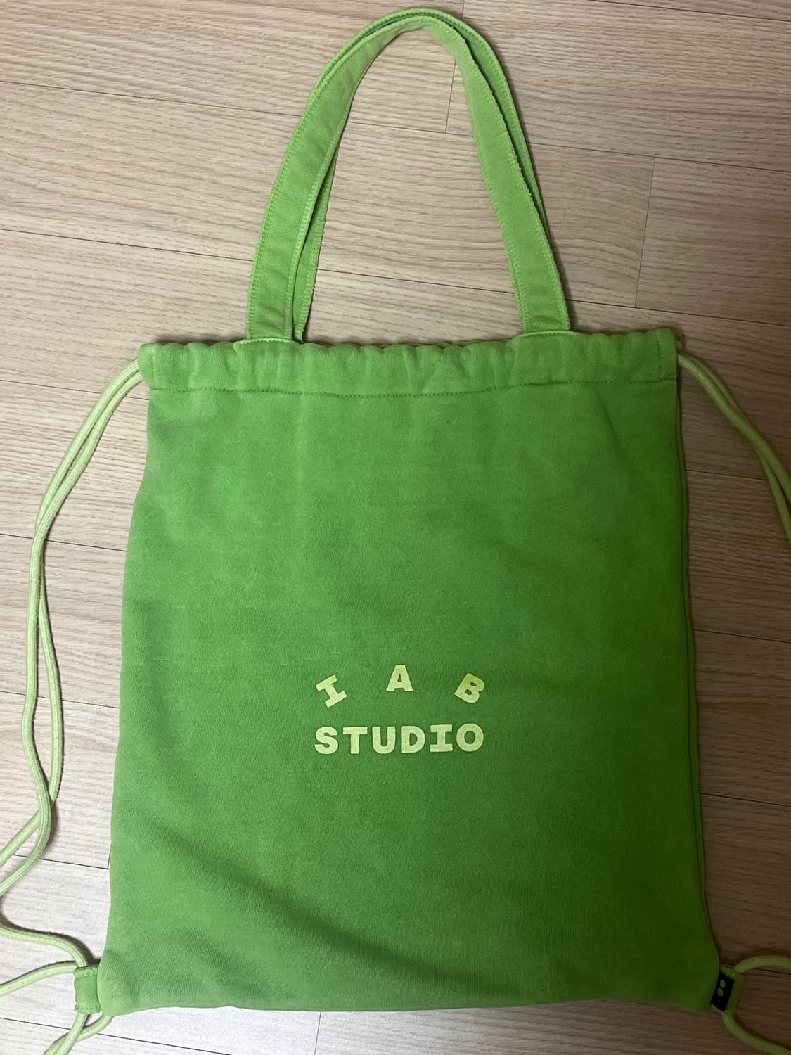 iab studio 피그먼트 색 애플 그린 가방 스트링백 상품이미지1