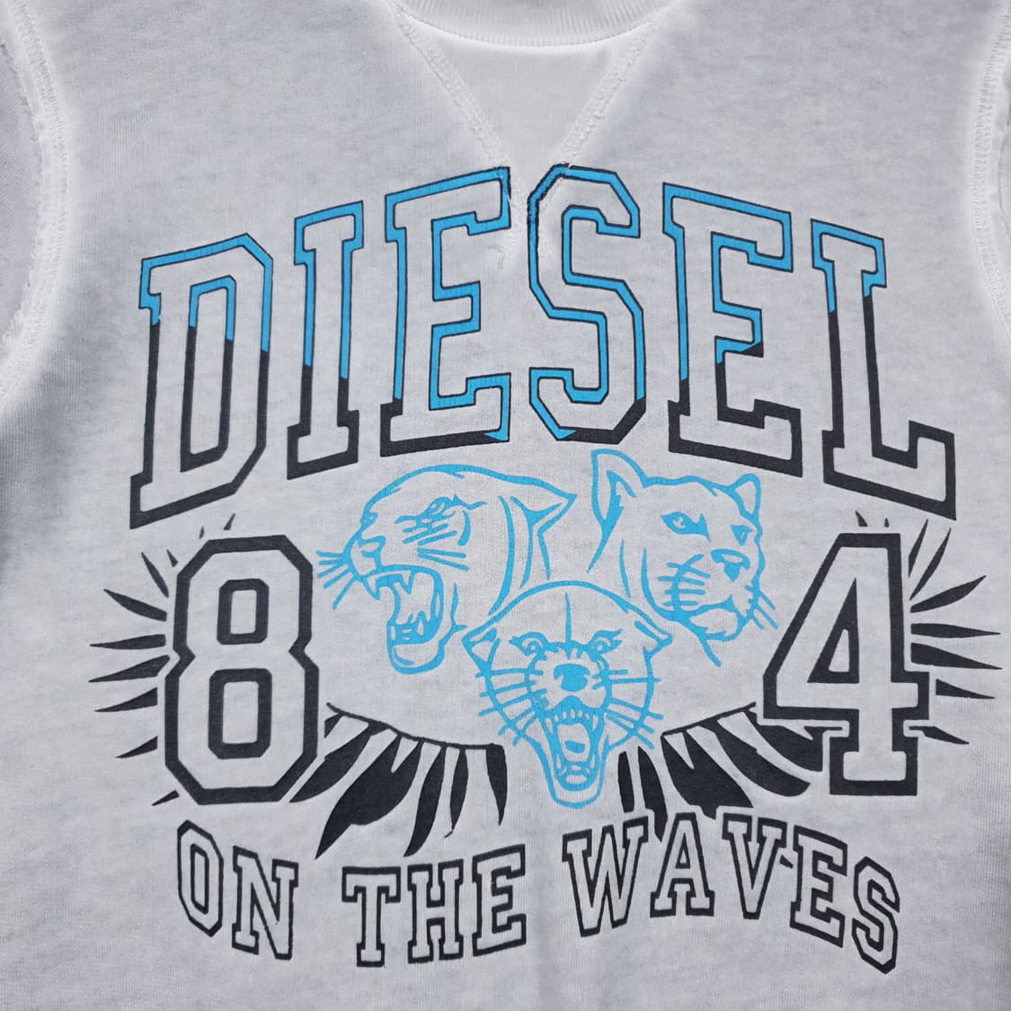 여성 55) 디젤 아치 빅로고 84 그래픽 워싱 라운드넥 반팔 티셔츠 상품이미지2