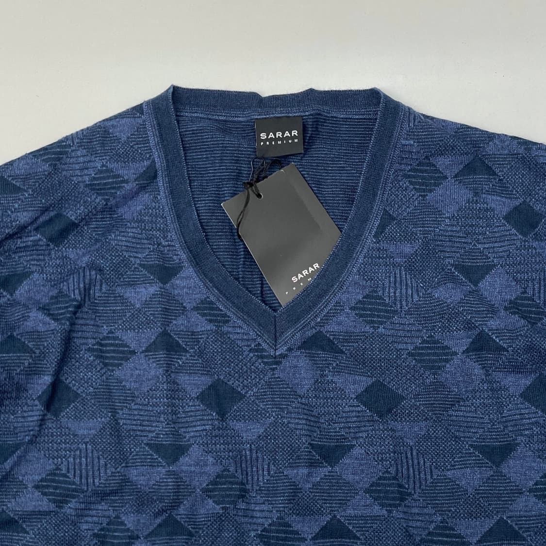 [중고] SARAR 사라르 프리미엄 남성 V넥 울 니트 블루 패턴 상품이미지3