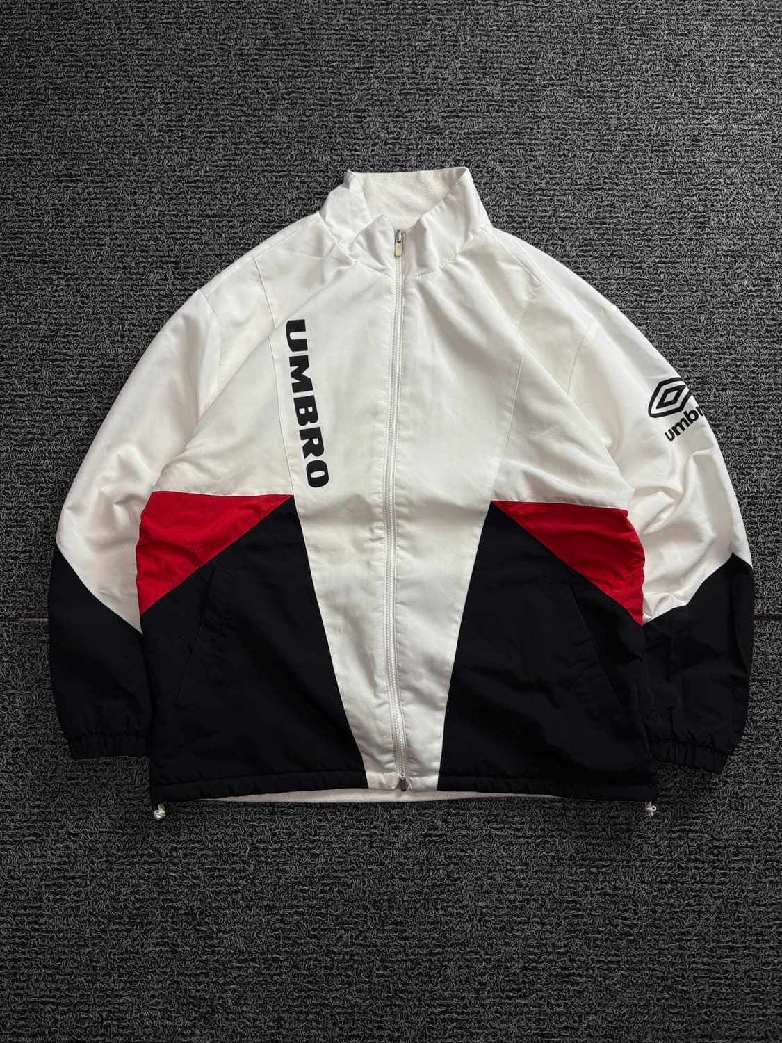 엄브로 리버시블 빅로고 플리스 우븐 자켓 1739 상품이미지5