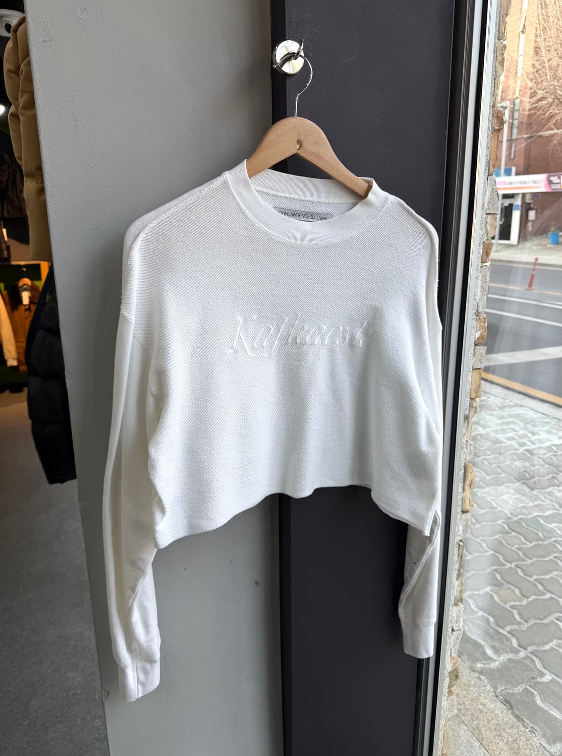 존로렌스 설리반 크롭 니팅 맨투맨 상품이미지2