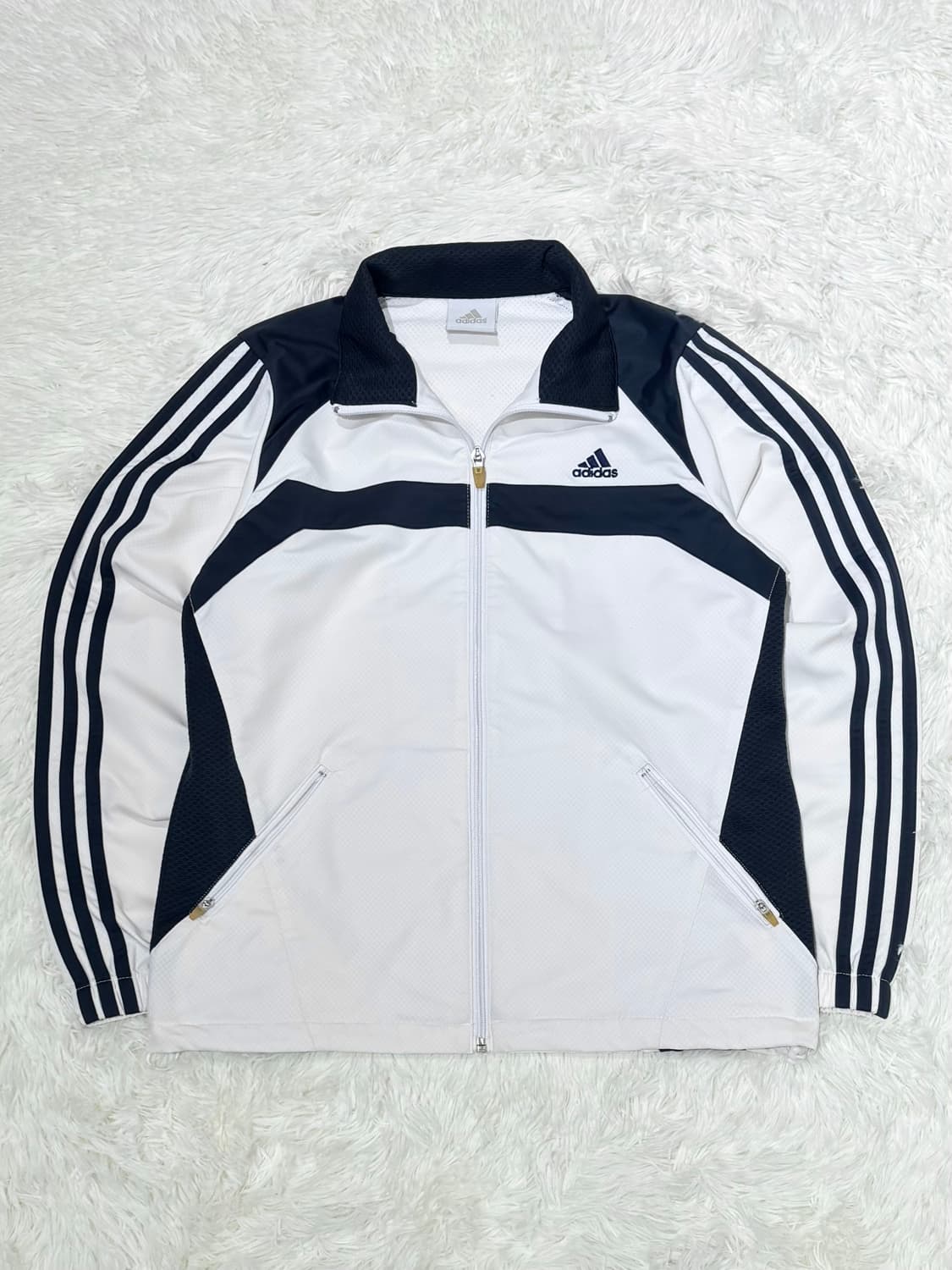 아디다스 스몰로고 화이트 바람막이 상품이미지5