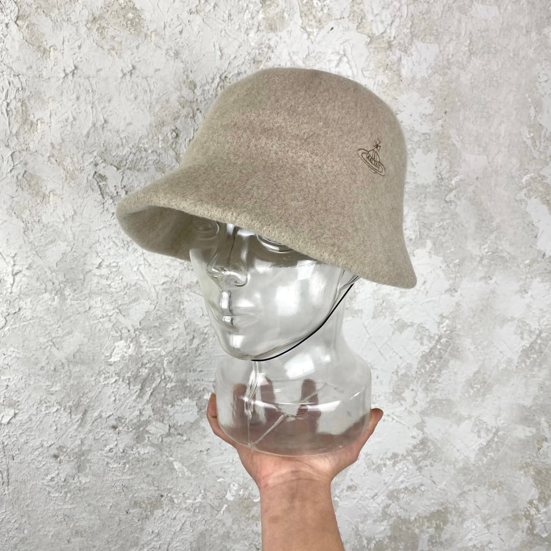 비비안 웨스트우드 ORB 로고 엠브로이더리 울 버킷 햇 상품이미지1