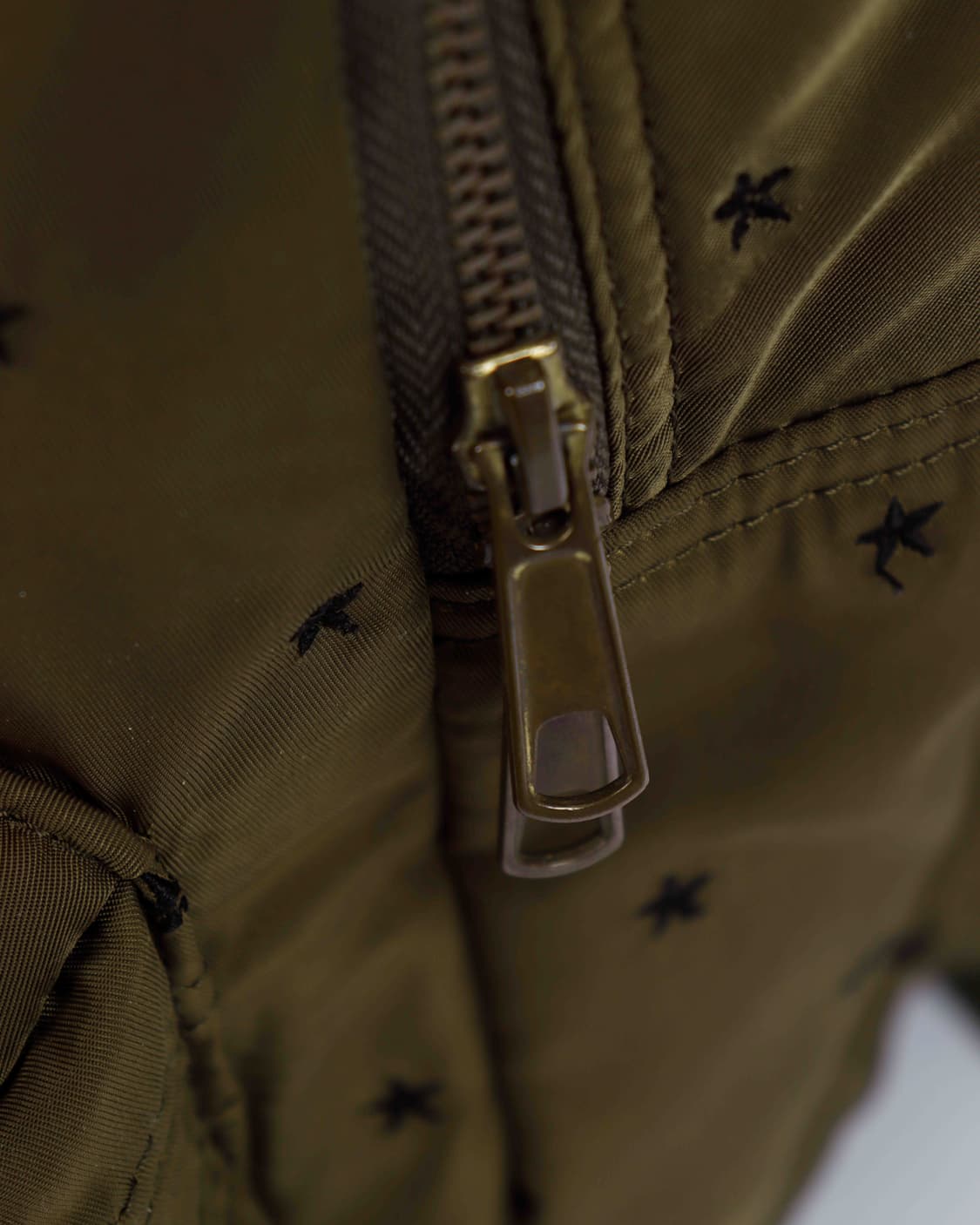 [ROSE BUD] 올리브컬러 스타 자수 나일론 백팩 상품이미지7
