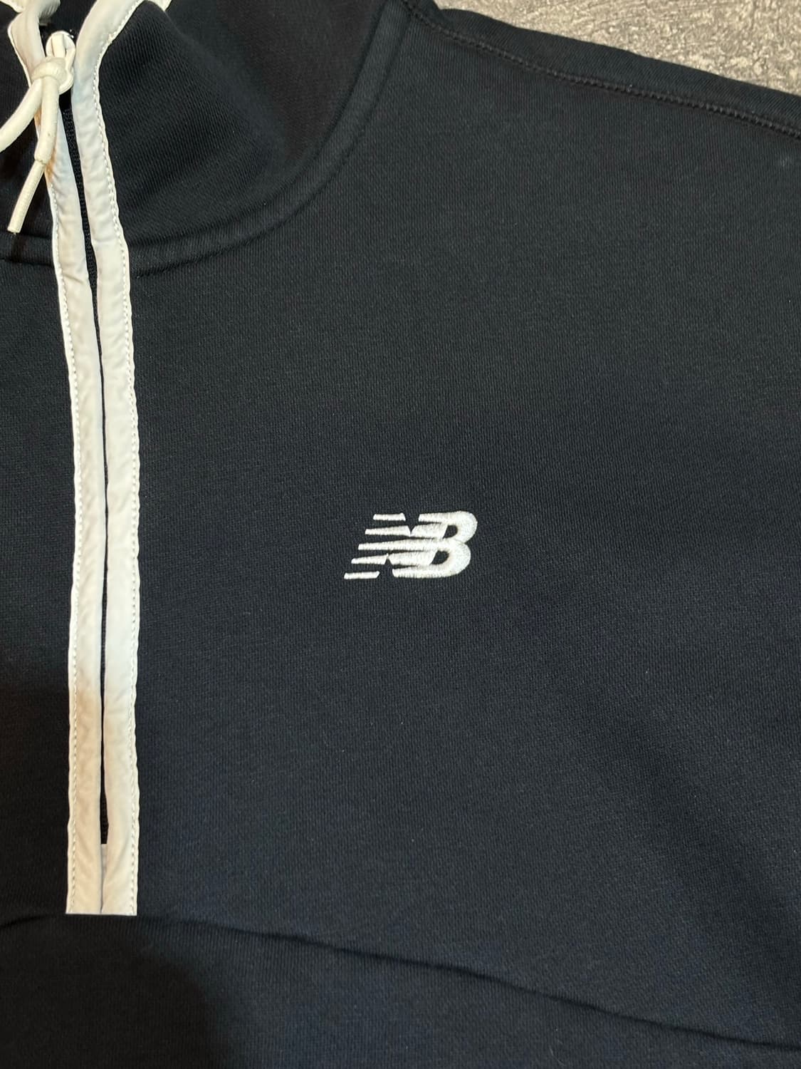 뉴발란스 하프집업 맨투맨 블랙 95 상품이미지4