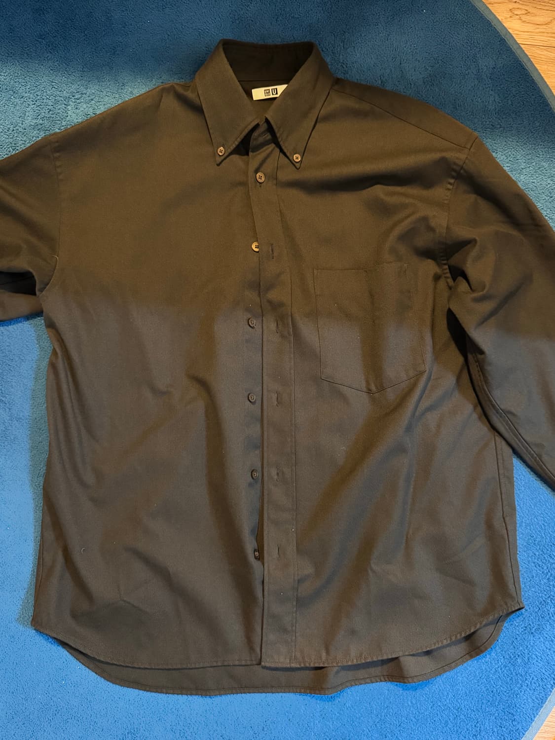 유니클로 U 블랙셔츠 상품이미지1