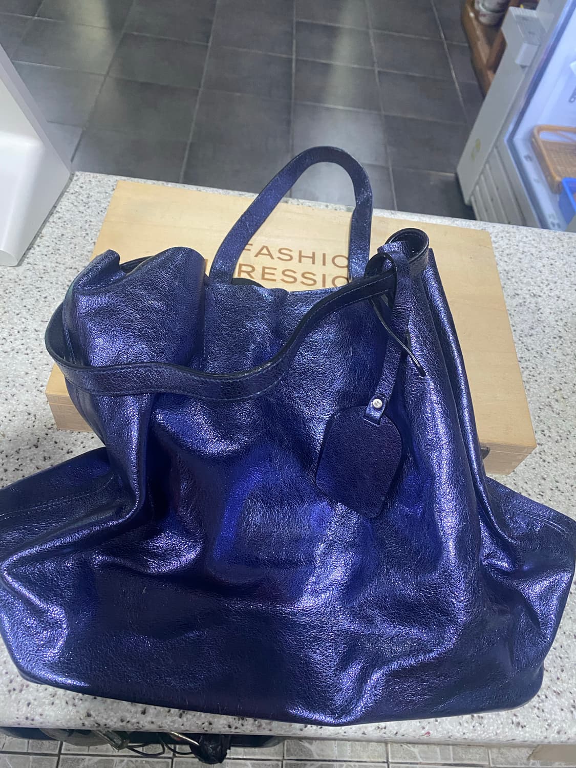 유광블루 가죽 가방 상품이미지1