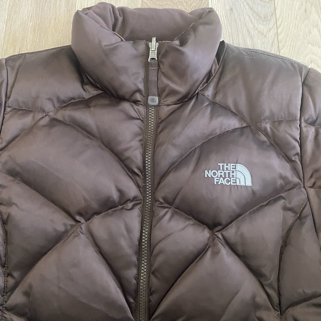 노스페이스 여성 550 다운 패딩 초콜릿 브라운 다이아몬드 퀼팅 상품이미지4