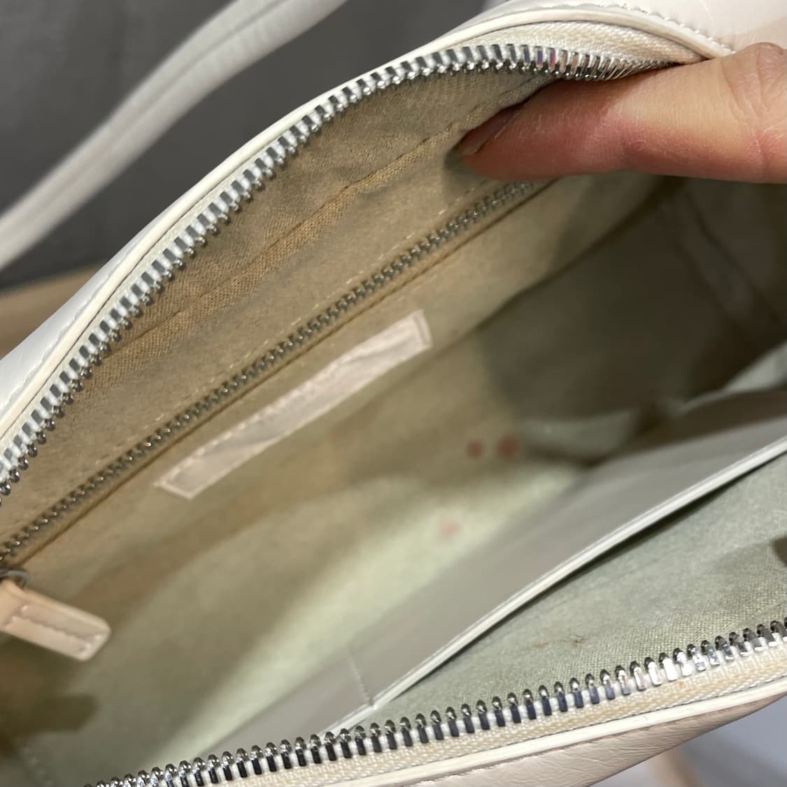 스탠드오일 포스트백 크림 상품이미지7