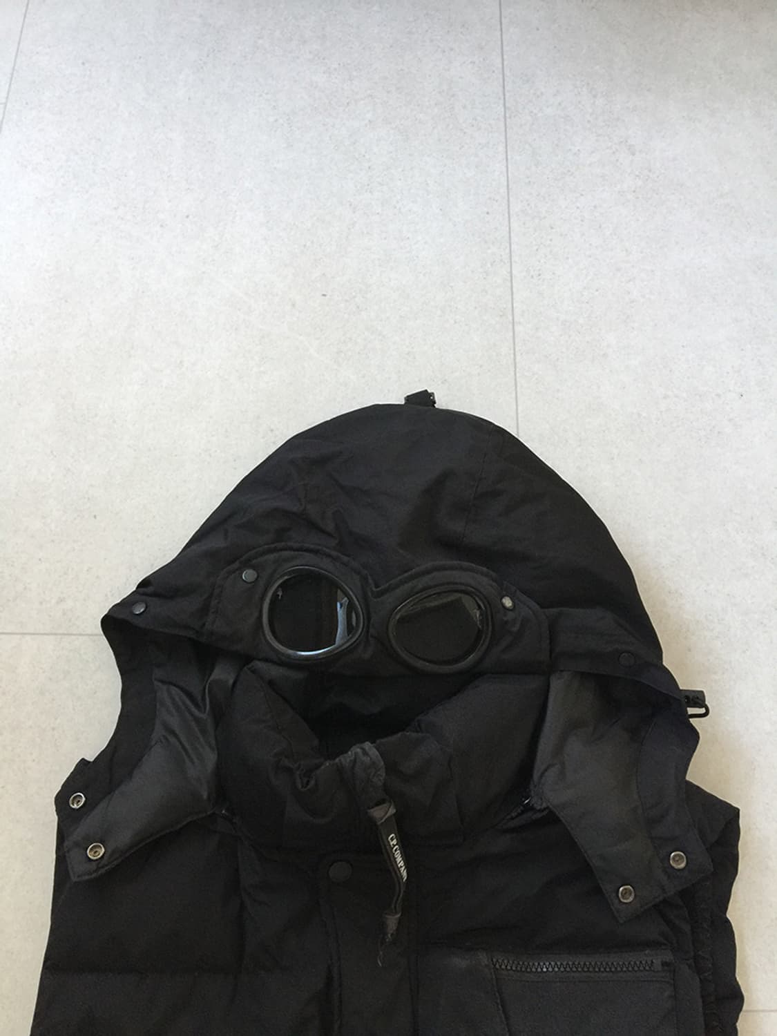 C.P. Company Goggle Hood Down Vest 100 상품이미지2