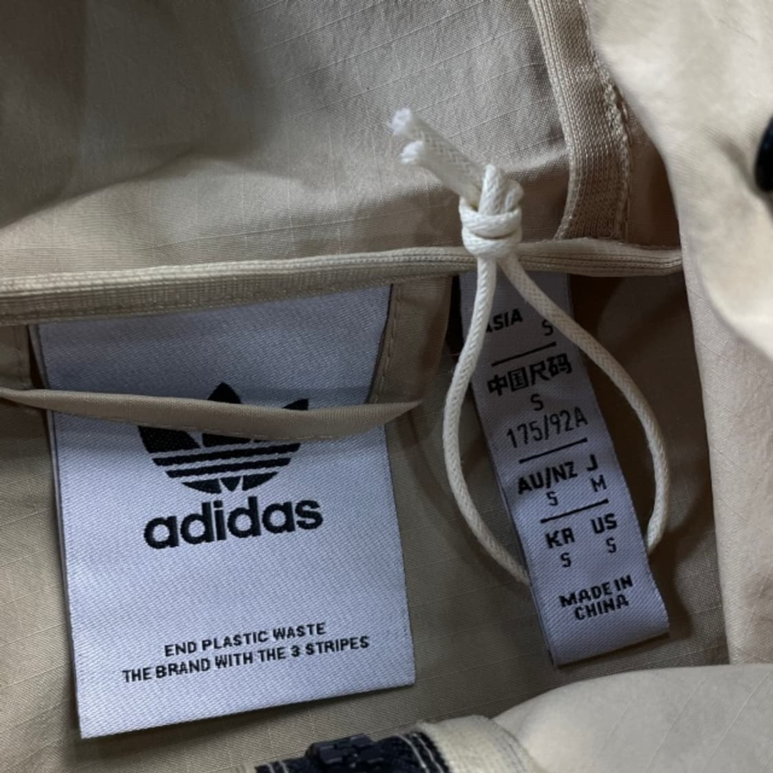 100 아디다스 아웃도어 윈드브레이커  상품이미지3