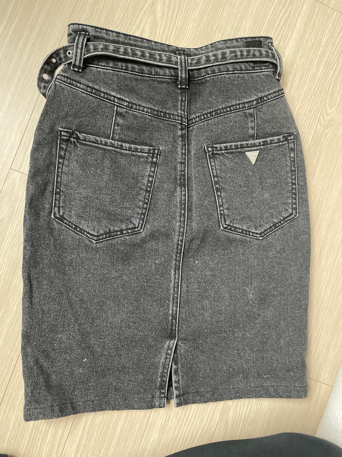 게스 실버로고 블랙 데님스커트 빈티지 24 새상품  상품이미지4