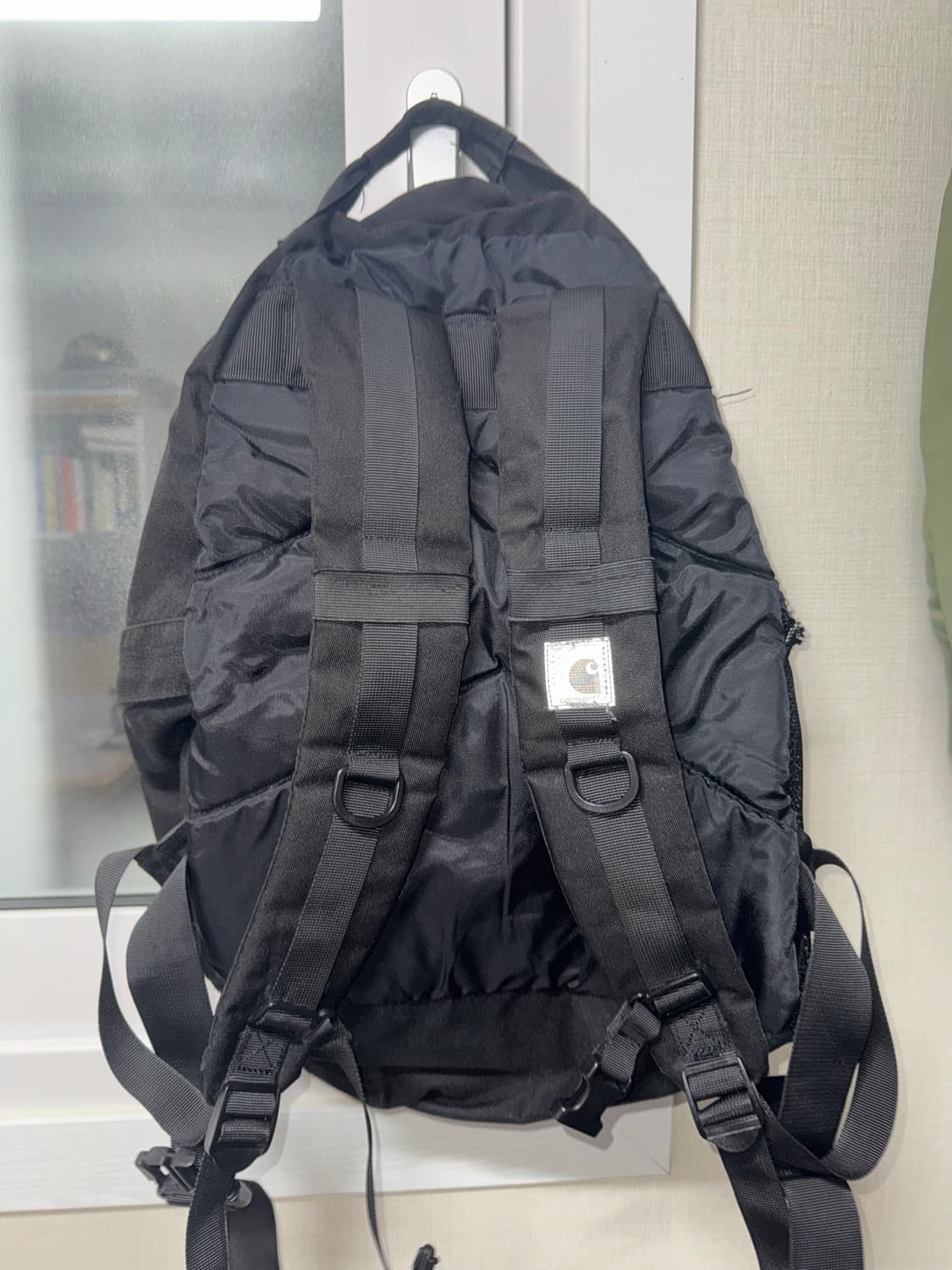 칼하트 wip 리플렉티브 킥플립 백팩 블랙 상품이미지3