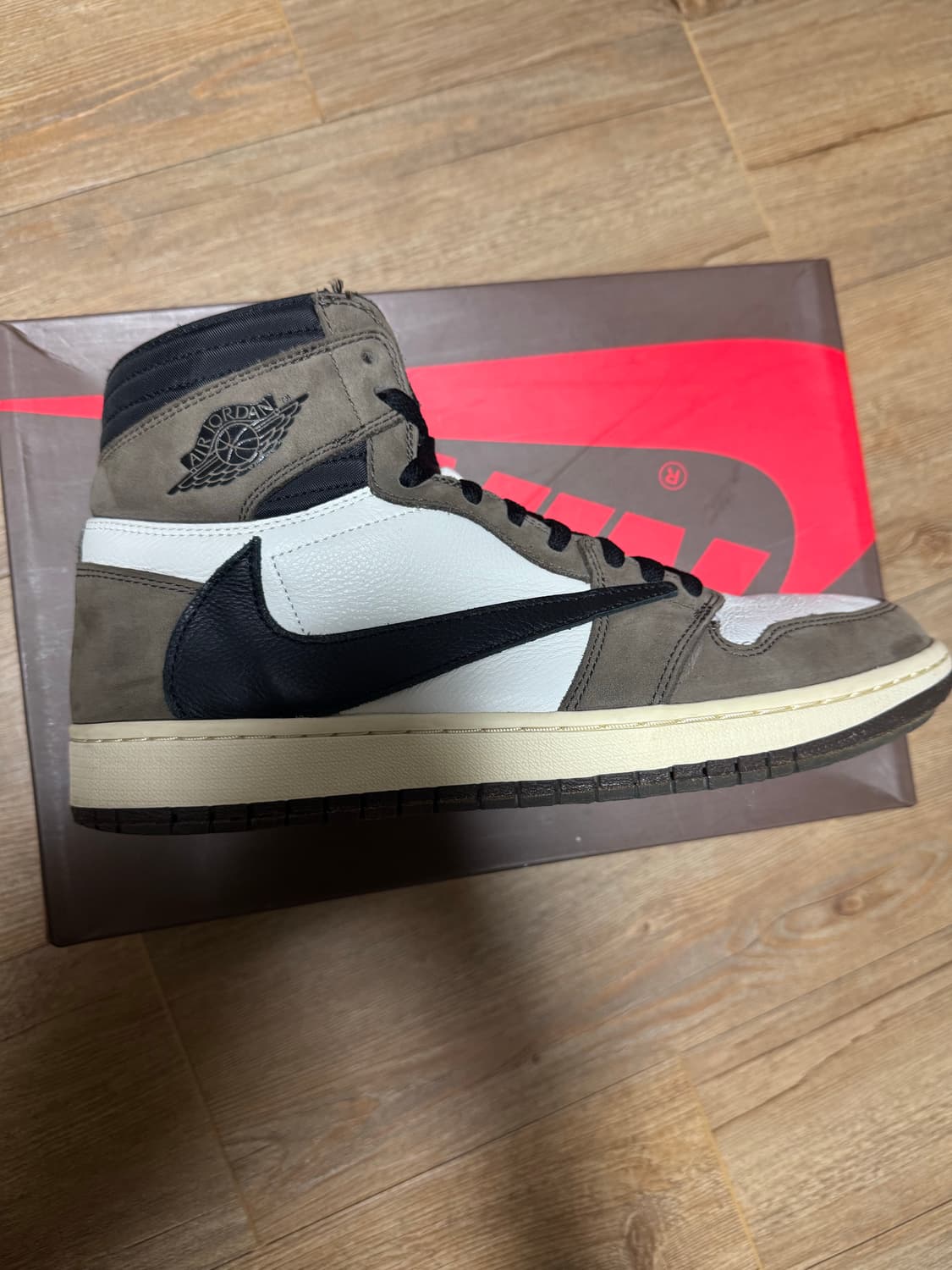 조던 1 하이 OG X 트래비스 스캇 모카 300사이즈 상품이미지3