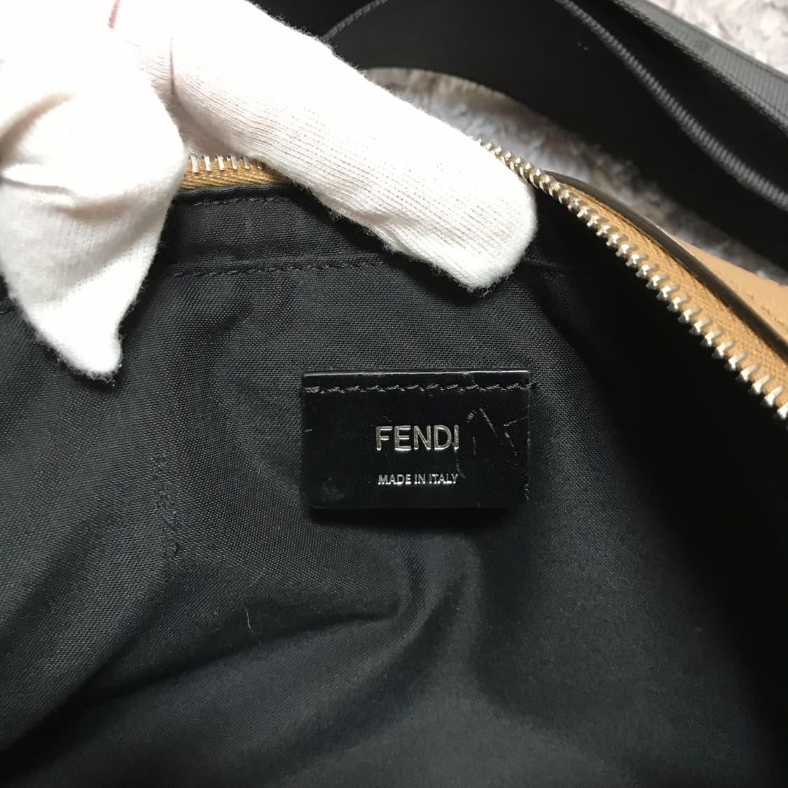 {closet}[크림제품]펜디 레더 패브릭 멀티컬러 카메라백 상품이미지3