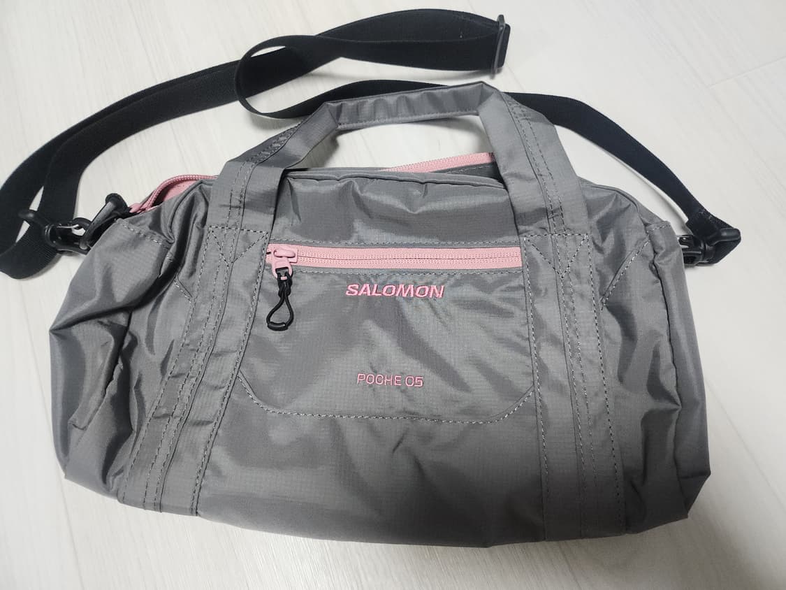 살로몬 포쉬 토트백 차콜 핑크 상품이미지1