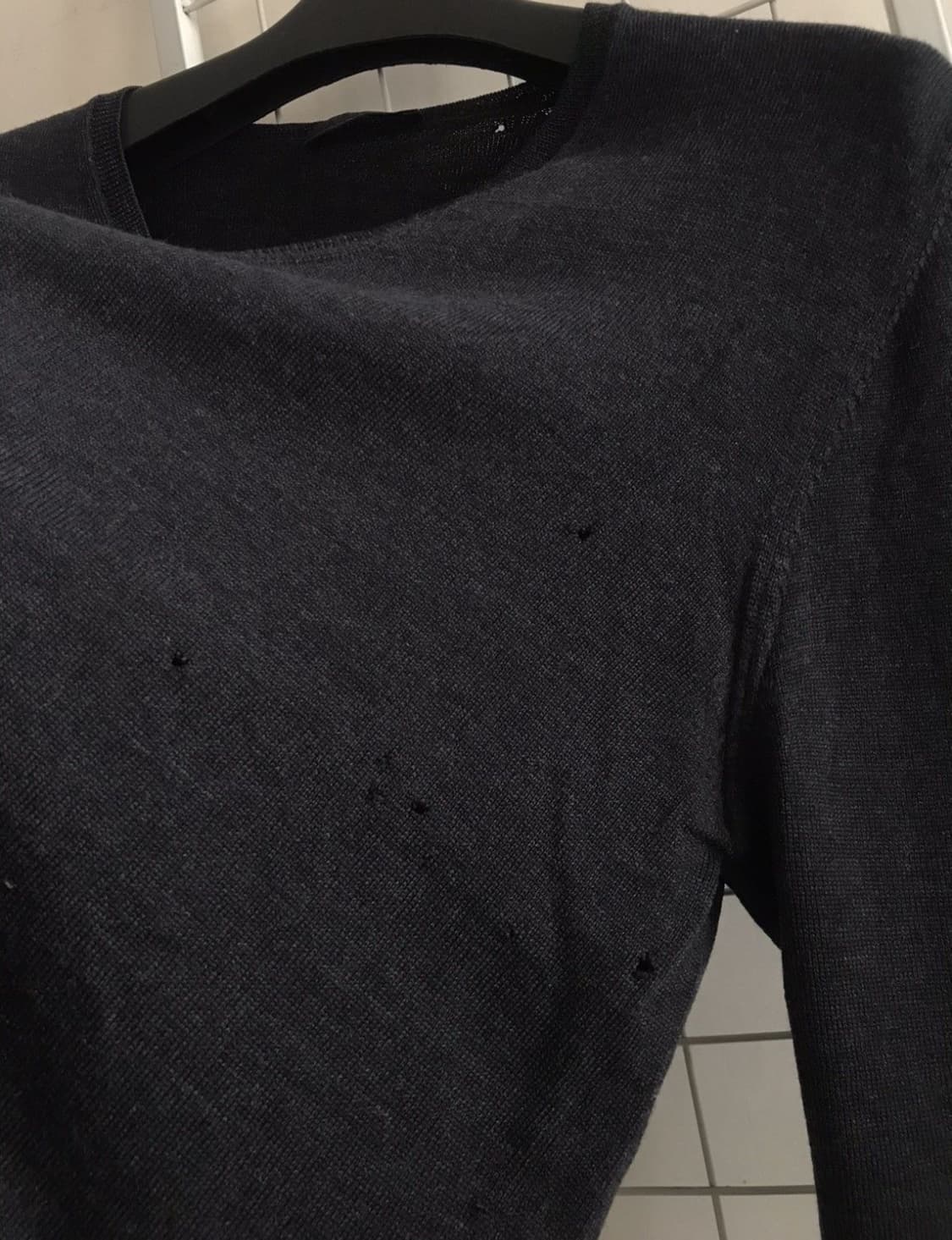 Prada distressed vneck wool knit 상품이미지2
