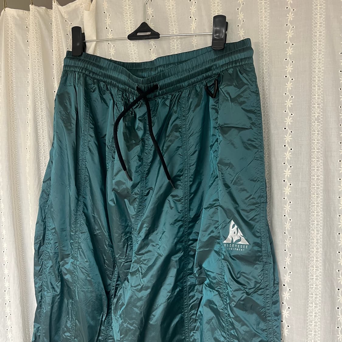 예스아이씨 새상품 정가11만9천 LW 트랙 나일론 팬츠 M 상품이미지9