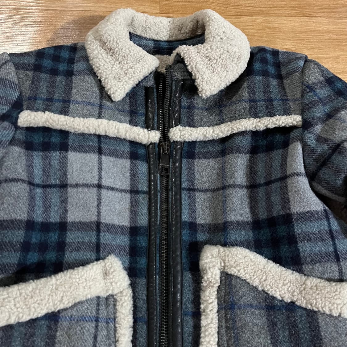 [키즈] 버버리 체크 양털 자켓 상품이미지2