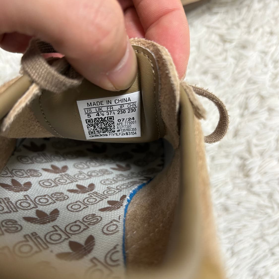 Adidas Tobacco Pantone Sneakers 상품이미지3