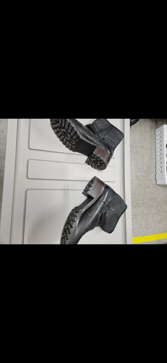 코치 블랙 스터드 부츠 240사이즈 상품이미지3