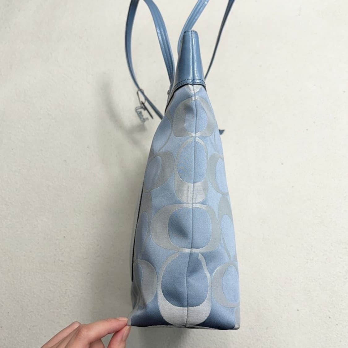 COACH 로라 숄더 토트백 상품이미지4