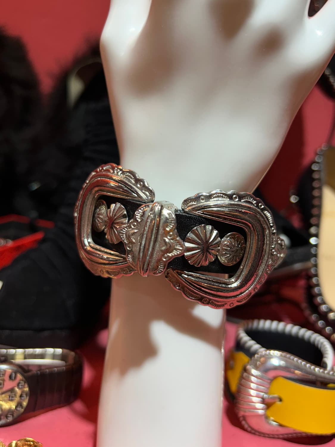 toga pulla bracelet 토가 풀라 버클 디자인 레더 팔찌 상품이미지1