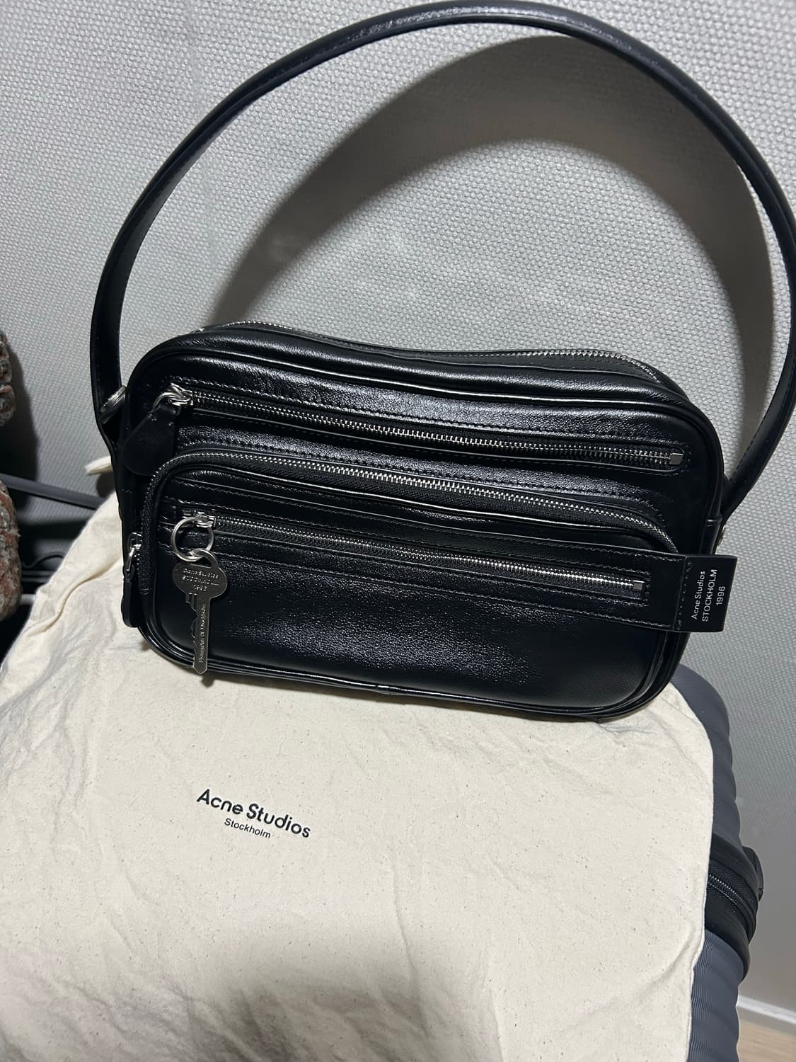 아크네 카메로 상품이미지1