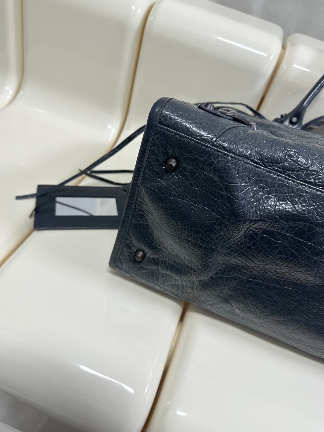 ❌거래중[A+ 정품] 발렌시아가 시티 모터백 라지 다크그레이 상품이미지6