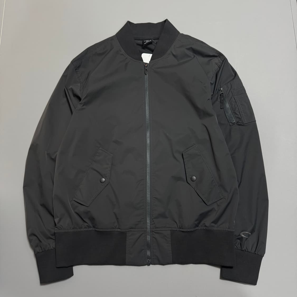 오클리(OAKLEY) 차콜컬러 폴리에스터 논칼라 쉘 플라이트 자켓 상품이미지7