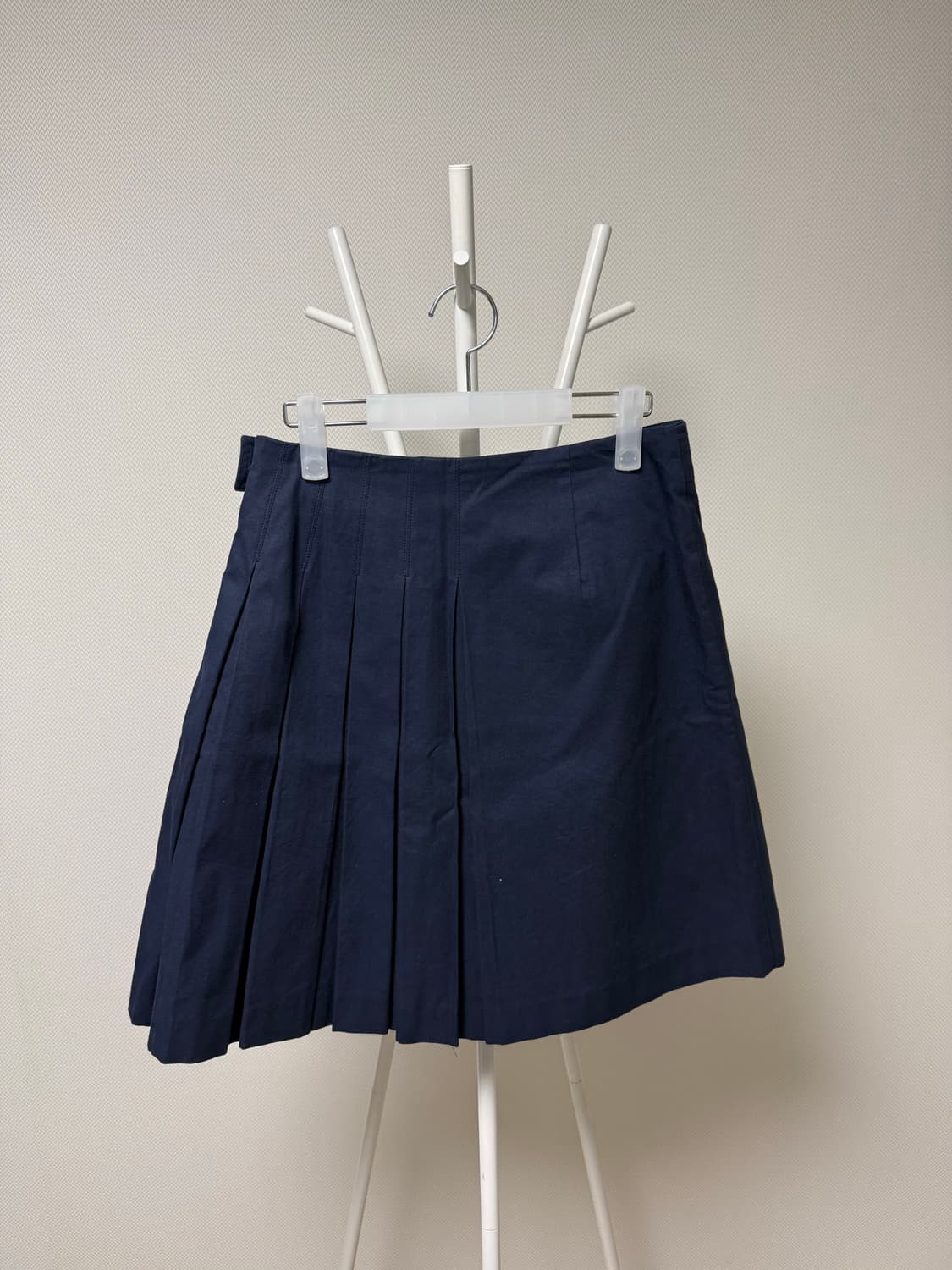 에토스 하프 플리츠 미디스커트 네이비 상품이미지5